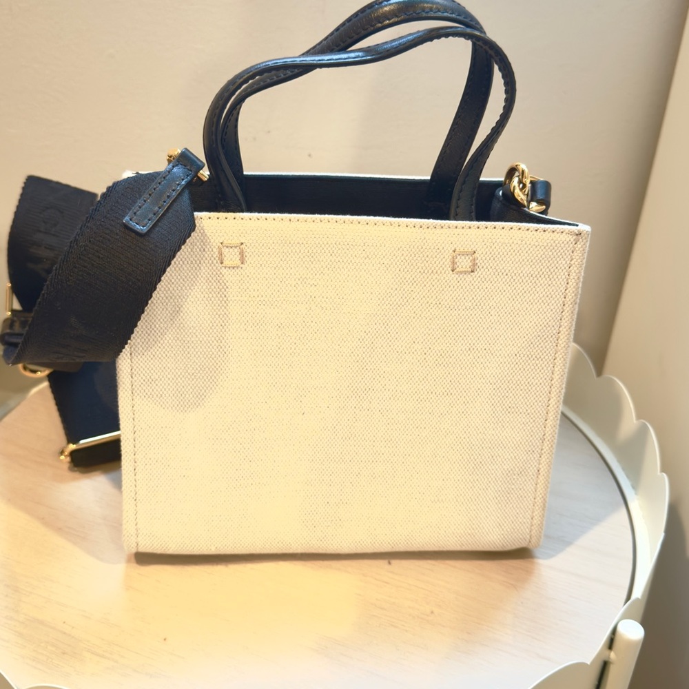 Givenchy Paris Black and Cream Tote Bag - Picture 4 of 9